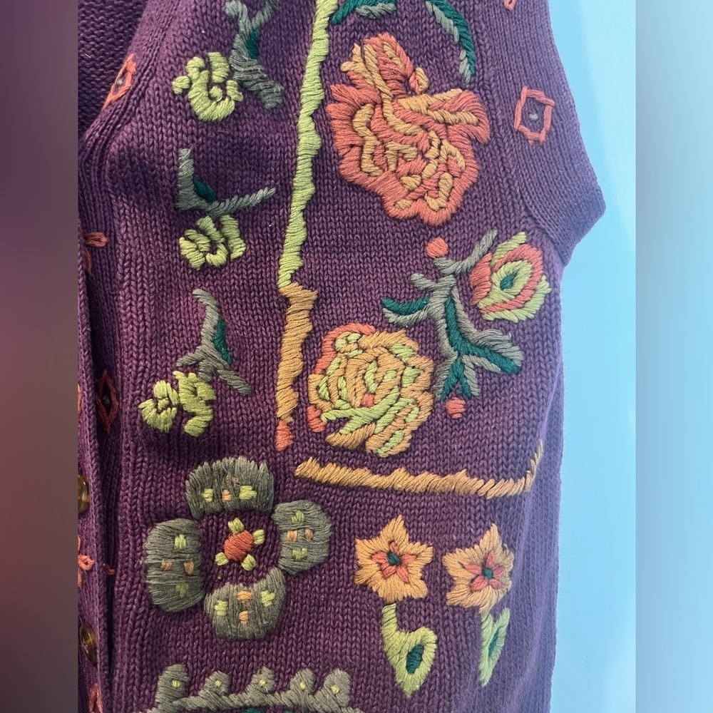 Vintage Burgundy Embroidered Floral Knit Sweater Vest Size M - Picture 4 of 7